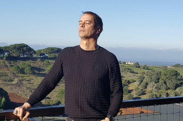 Marcello Antony revela que filhos trabalham como entregadores da Uber: 'Fazem muito dinheiro'