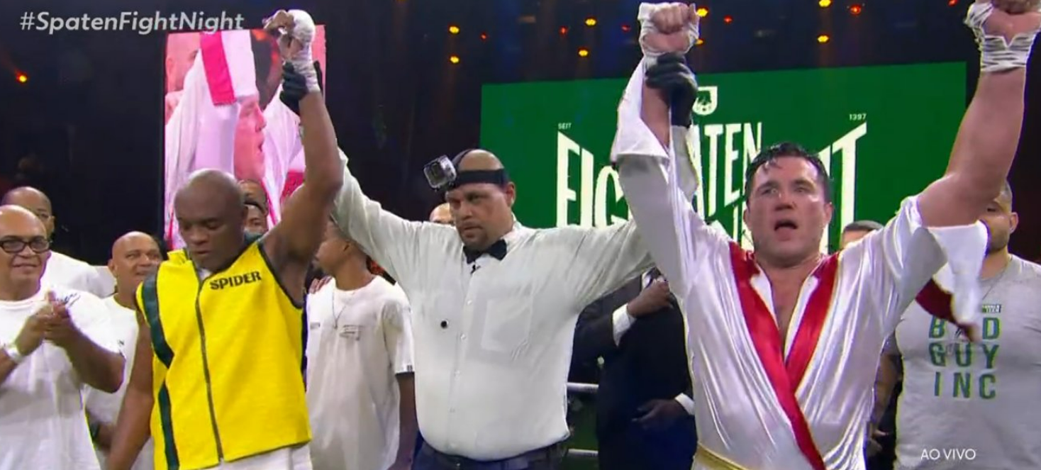 Luta de boxe entre Anderson Silva e Chael Sonnen termina empatada