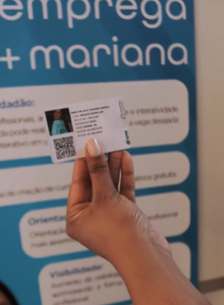 Entrega de currículos foi simplificada com cartão e QR Code em Mariana