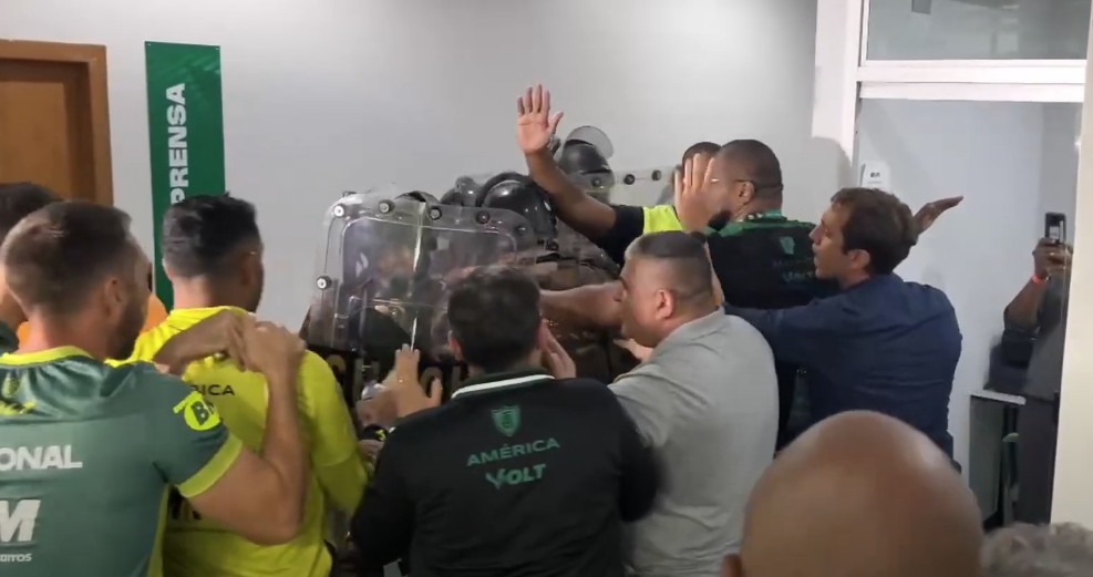 América x Avaí: súmula detalha confusão com diretoria do Coelho e expulsão de Moisés