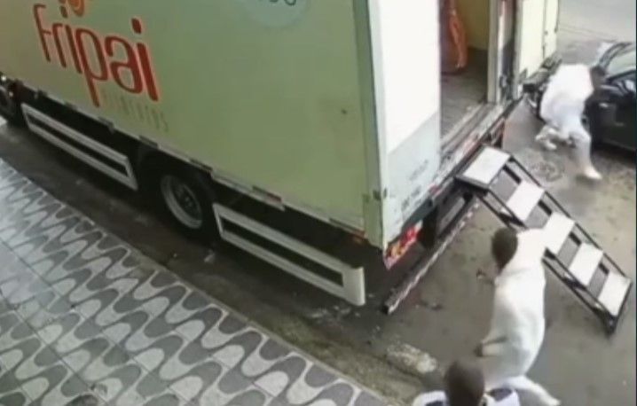 Vídeo: PM atira em funcionário de frigorífico após briga por vaga de estacionamento