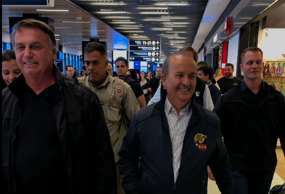 Bolsonaro chega a SC para o CPAC, maior evento conservador do país