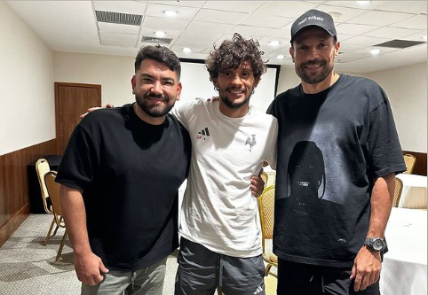 Ex-goleiro da Seleção Brasileira visita Scarpa, do Atlético, em hotel no Rio