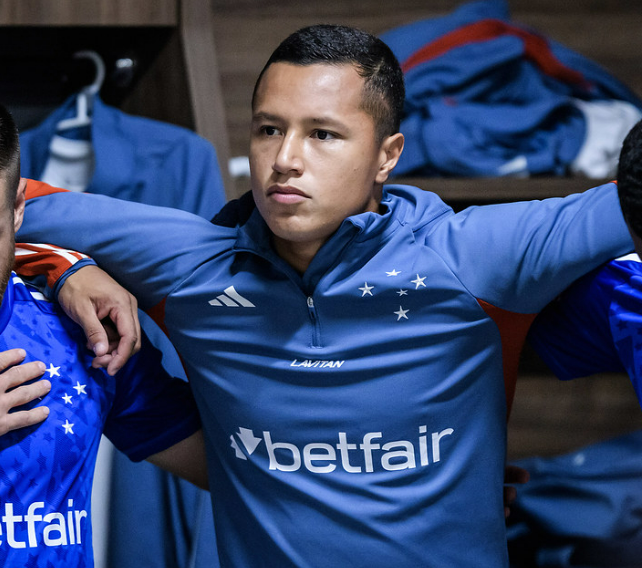 Marlon tem lesão confirmada e vira desfalque no Cruzeiro; veja prazos