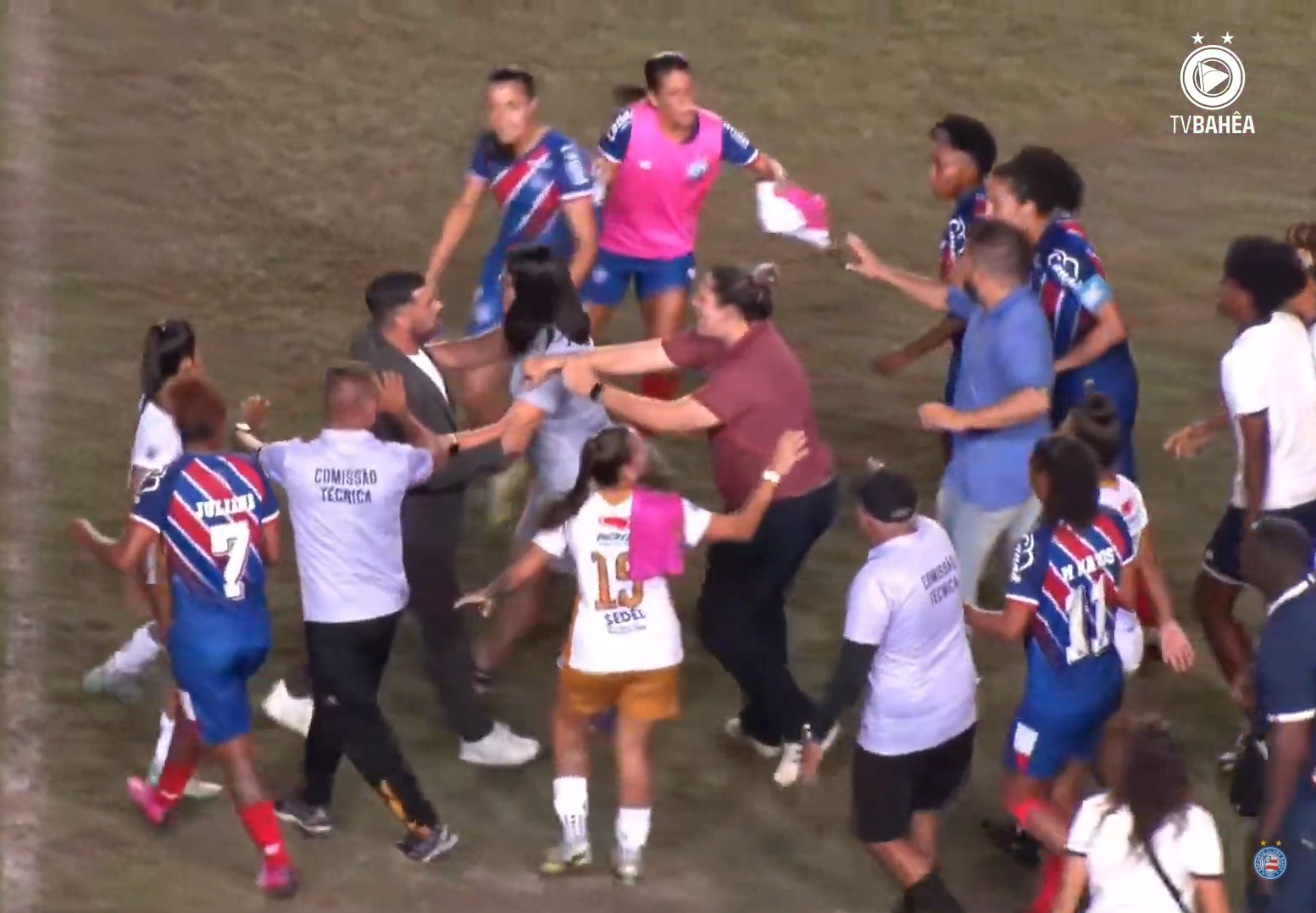 Jogadora do Bahia relata injúria racial, e técnico é preso em Salvador