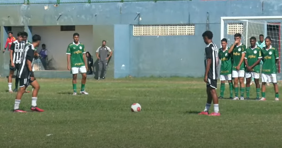 Com filho de Hulk expulso, Atlético derrota Palmeiras e avança em torneio Sub-16