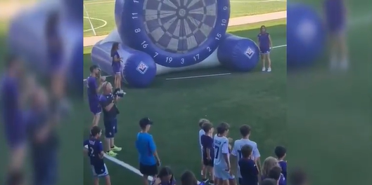 Ex-Juventus e PSG tem apresentação desastrada e viraliza na internet; veja video