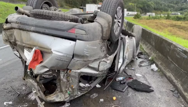 Capitão do tetra com a Seleção Brasileira, Dunga sofre acidente de carro no Paraná