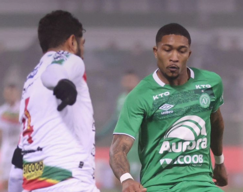 Com um a mais, Chapecoense empata com Brusque em casa e fica próxima ao Z4