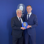 Presidente da Federação Espanhola de Futebol é suspenso por dois anos