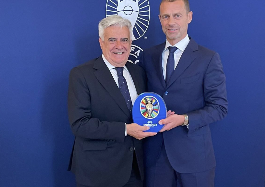 Presidente da Federação Espanhola de Futebol é suspenso por dois anos