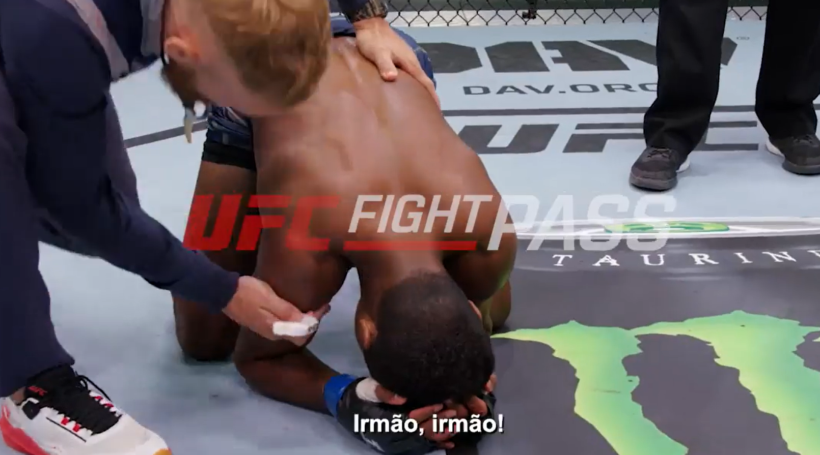 TUF 32: brasileiro vence luta eletrizante, avança à semifinal e se emociona