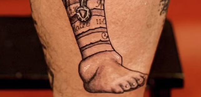Torcedor da Argentina faz tatuagem de tornozelo inchado de Messi na Copa América