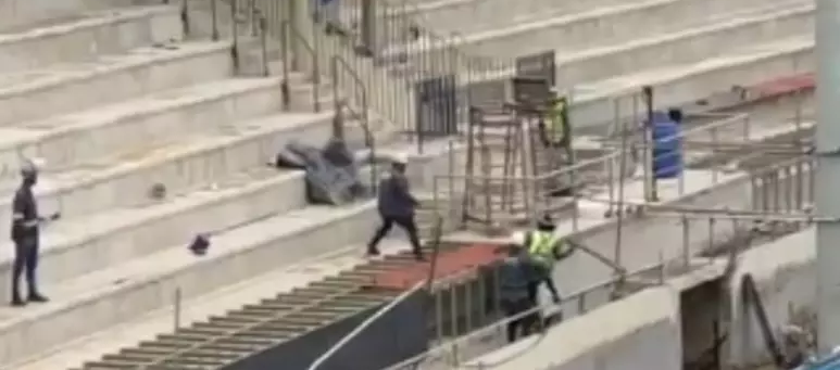 Operários brigam em obra do Pacaembu; assista ao vídeo