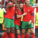 Craque português aparece vestido com a camisa do Flamengo e viraliza; veja