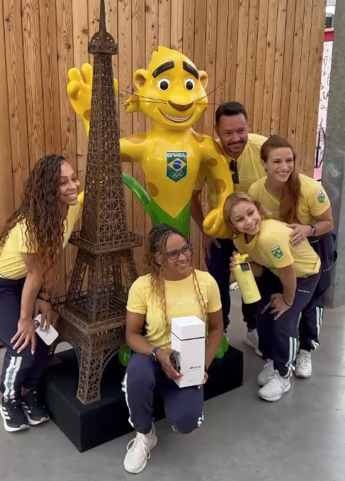 Equipe brasileira de ginástica olímpica chega a Paris