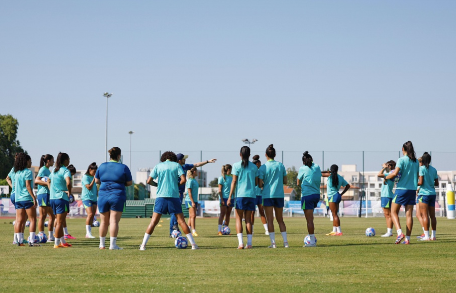 Futebol Feminino: Seleção Brasileira faz primeiro treino na França