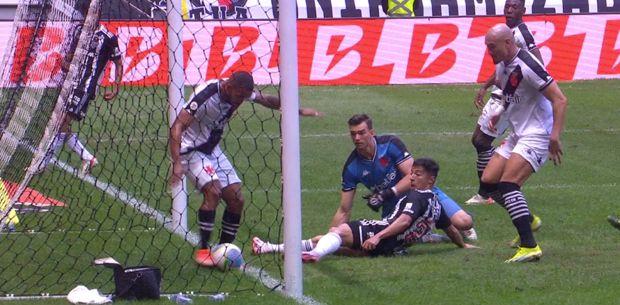 Atlético x Vasco: CBF divulga áudios do VAR em lances polêmicos na Arena MRV