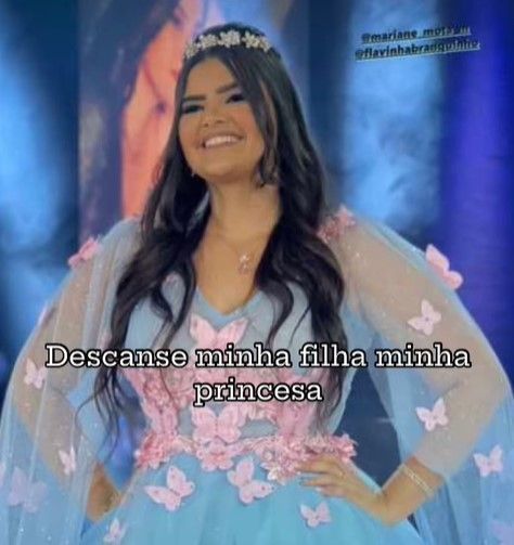 Filha de 17 anos de vereador morre ao bater carro do pai em árvore em Goiás