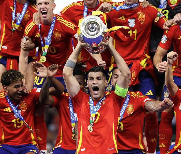 Campeões da Eurocopa são investigados por cantos racistas