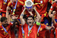 Campeões da Eurocopa são investigados por cantos racistas