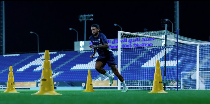 Neymar vai a campo e segue recuperação de grave lesão no Al-Hilal; veja vídeo