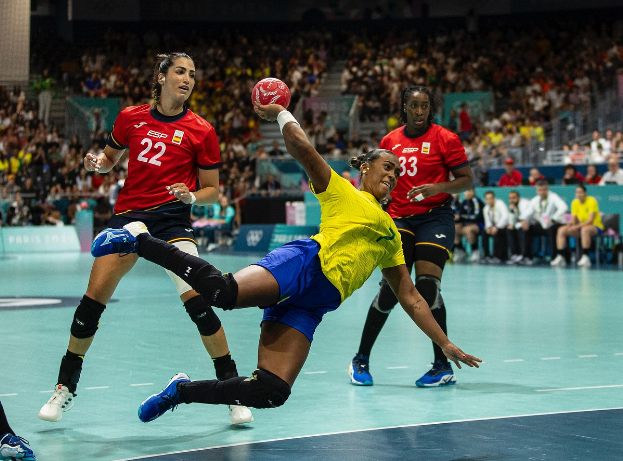 Paris 2024: 'em casa', Brasil atropela Espanha na abertura do handebol