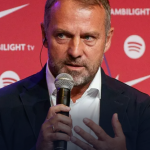 Hansi Flick elogia base do Barcelona e se posiciona sobre Nico Williams