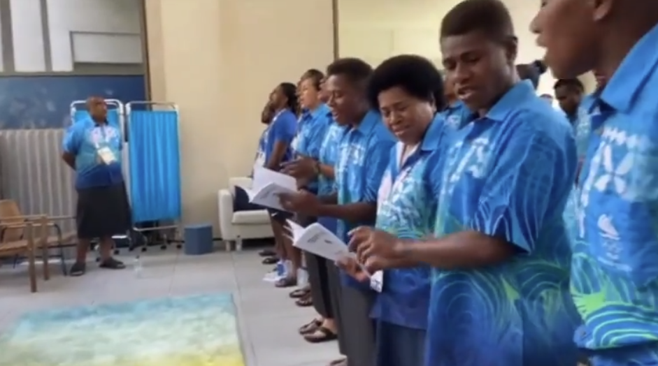 Paris 2024: atletas do Fiji fazem apresentação musical e encantam o público; confira