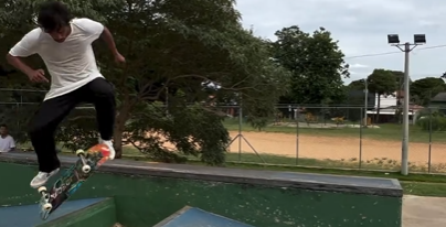Scarpa, do Atlético, faz manobras de skate e ‘planeja’ participação em Olimpíada