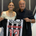 Atlético presenteia lutadora mineira com estreia marcada no UFC