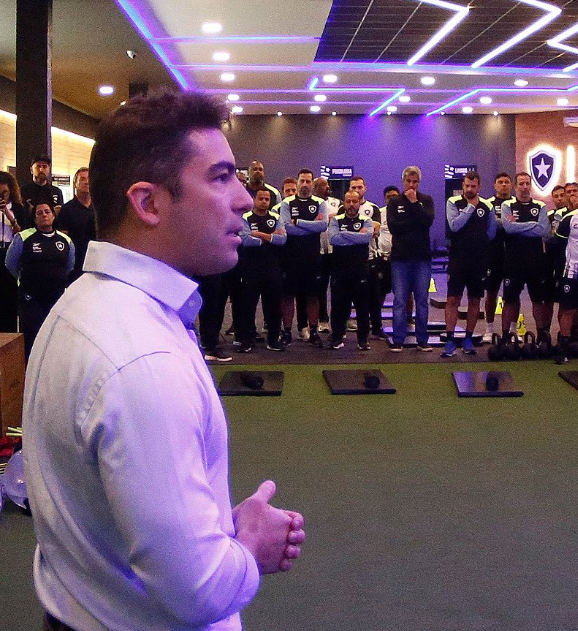 CEO do Botafogo dispara contra a CBF e convoca revolução: 'Chega!'