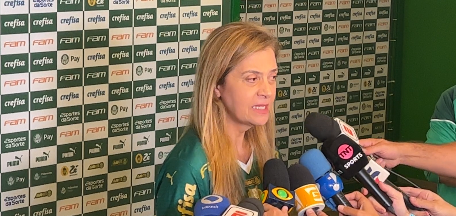 Leila Pereira critica expulsão de Abel Ferreira e revela o que achou obsceno no jogo