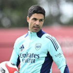 Técnico do Arsenal contrata ‘batedores de carteira’ para furtar jogadores; entenda