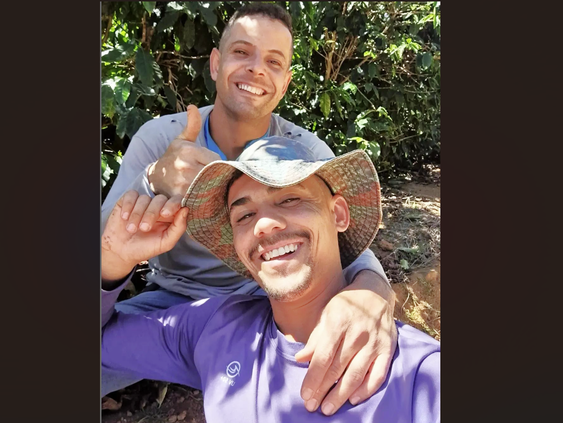 Casal gay faz sucesso na internet e quebra imagem padrão do homem do campo