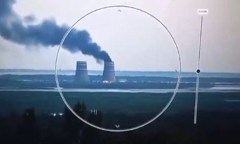Incêndio atinge usina nuclear controlada por russos na Ucrânia; veja vídeo