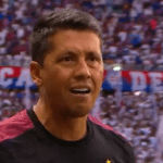 Carpini discute com árbitro no Ba-Vi, é expulso e desfalca Vitória contra o Cruzeiro