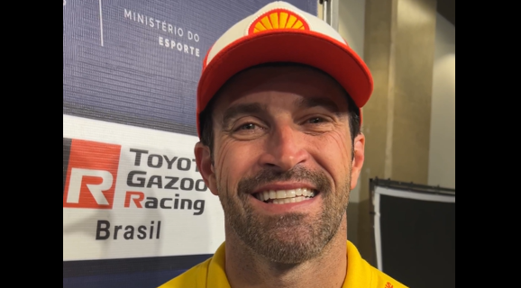 Piloto da Stock Car revela como se hidrata e faz xixi durante corridas