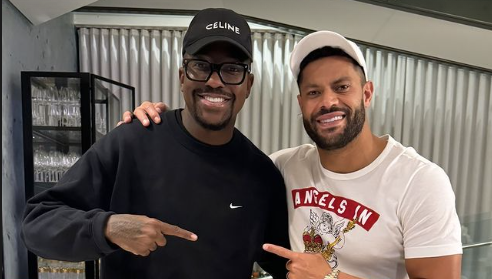 Em recuperação, Hulk, do Atlético, recebe astro do pagode em casa
