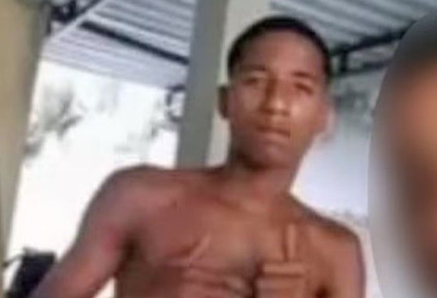 Polícia investiga se ataque a tiros em praça do RJ tinha traficante como alvo; quatro morreram