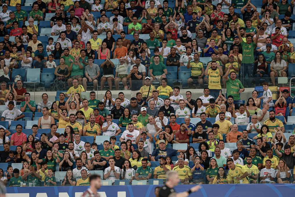 Pesquisa aponta clubes do Centro-Oeste com maiores torcidas no Brasil; veja lista