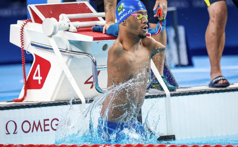 Brasil começa Paralimpíada com três medalhas na Natação