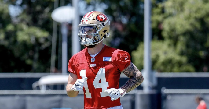 Jogador da NFL recebe alta após levar tiro no peito em tentativa de assalto nos EUA