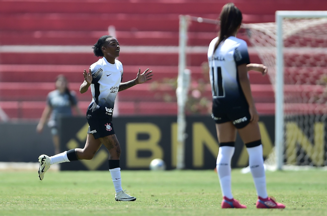 Em vantagem no placar, Corinthians recebe Palmeiras pela semi do Brasileiro Feminino