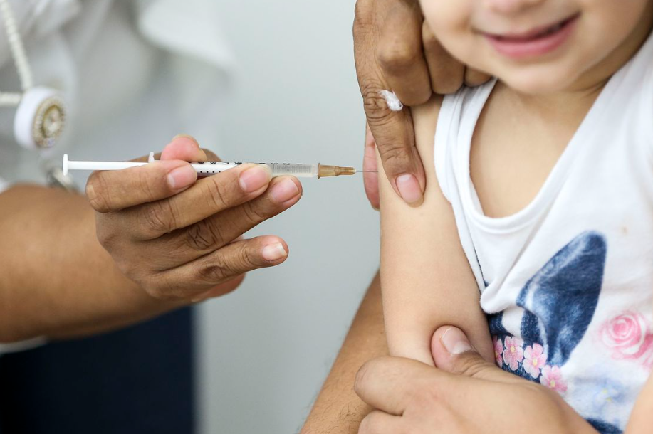 Vacimóvel leva imunização contra gripe e Covid-19 a vários pontos de Betim neste sábado (14)