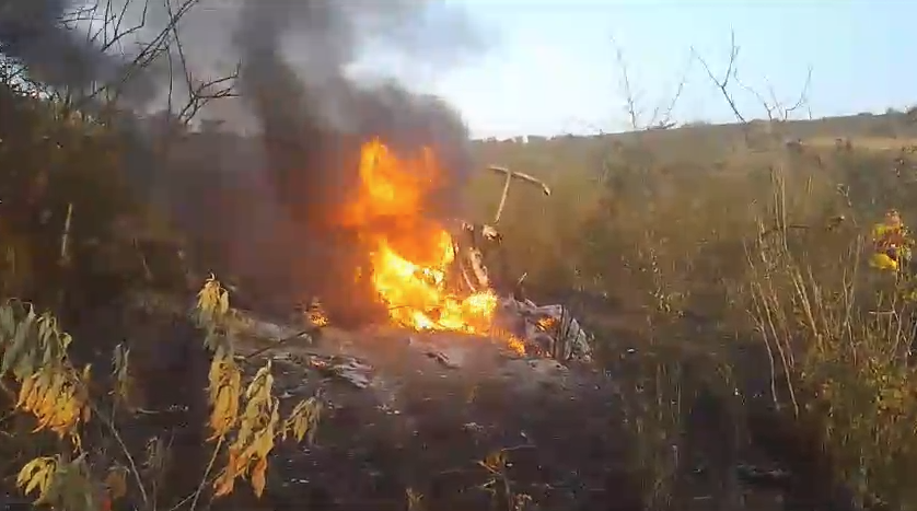 Vídeo: duas pessoas morrem em queda de helicóptero em Caruaru, no interior de Pernambuco