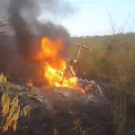 Vídeo: duas pessoas morrem em queda de helicóptero em Caruaru, no interior de Pernambuco