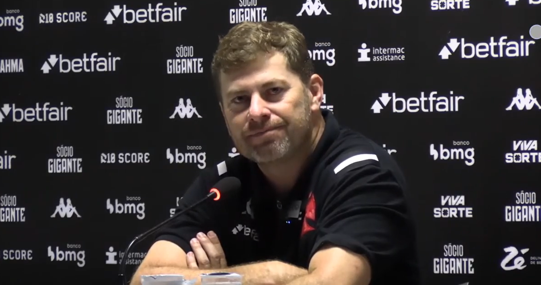 Técnico celebra vaga e evolução do Vasco: 'Sofrendo e atingindo resultados'
