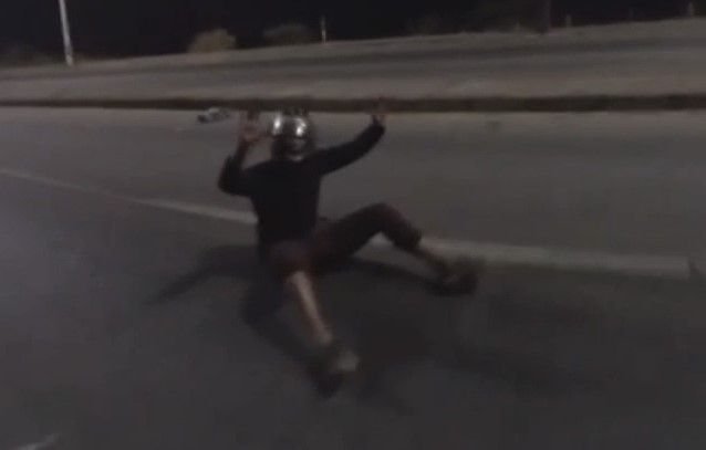 Vídeo mostra momento em que PM para moto e descobre 'por acaso' que homem estava indo matar desafeto