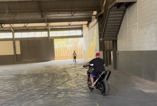 Após 'guerra de arminhas de gel' causar tumulto em BH, deputado promete liberar galpão para jovens